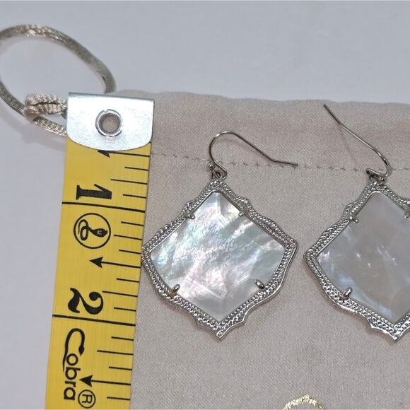 Kendra Scott Kirsten MOP AND Rhodium Silver Earrings New - Picture 3 of 3